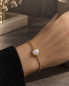 Preview: Perlen Armreif Gold, Perlenschmuck Damen, Vergoldeter Edelstahl Armreif, Schmuck Geschenk für Freundin, Geschenk für Frauen zum Geburtstag